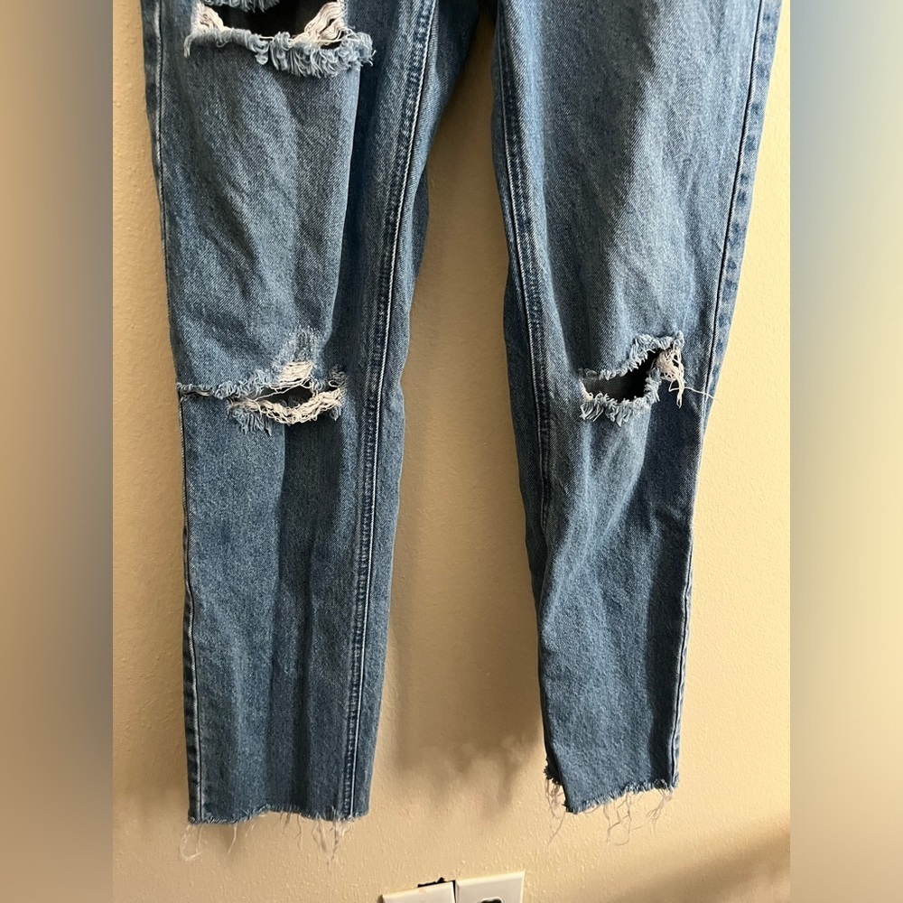 Missguided Distressed Jeans - Picture 7 of 7